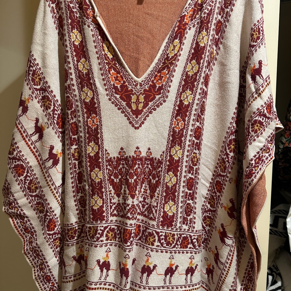BCBGMaxAzria Red and Cream Knit Poncho